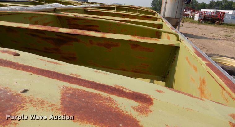 image for item IN9811 2003 CH TLR-1050  roll-off grain trailer