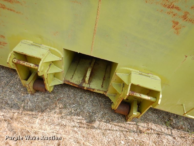 image for item IN9811 2003 CH TLR-1050  roll-off grain trailer