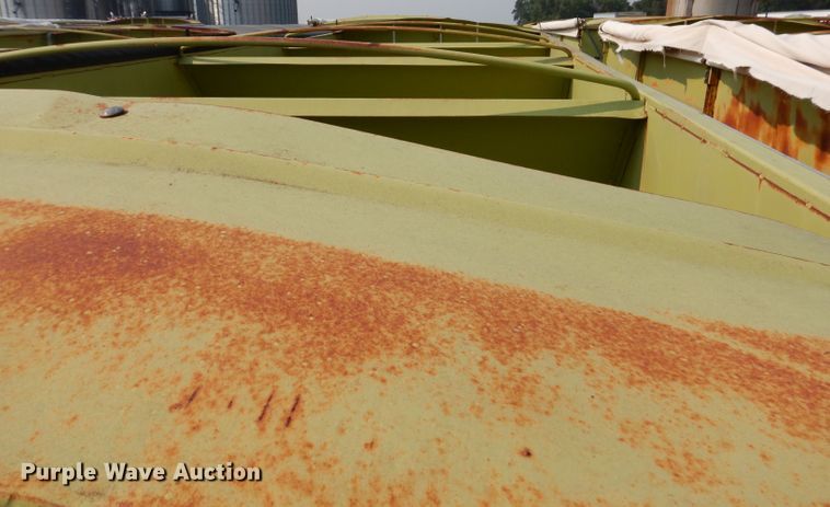 image for item IN9811 2003 CH TLR-1050  roll-off grain trailer