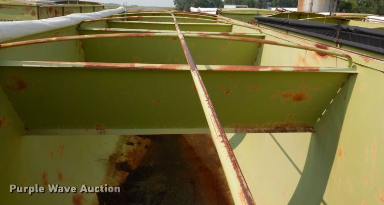 image for item IN9811 2003 CH TLR-1050  roll-off grain trailer