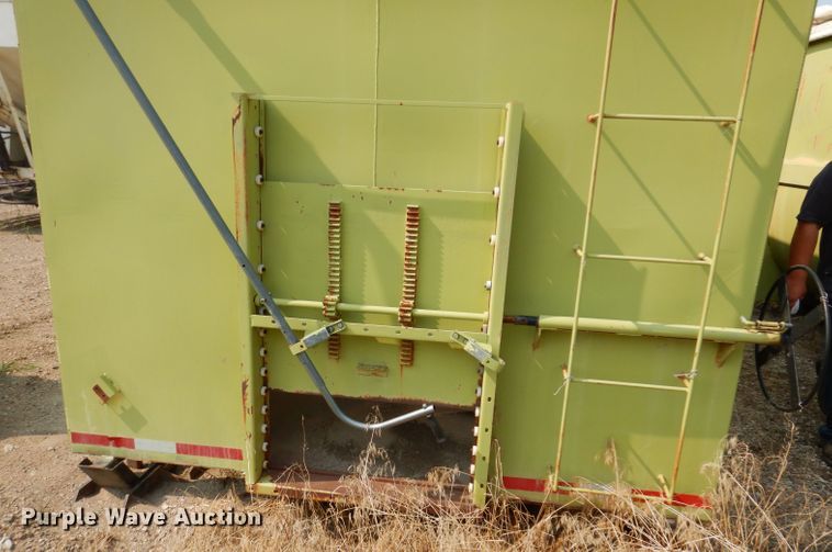 image for item IN9811 2003 CH TLR-1050  roll-off grain trailer