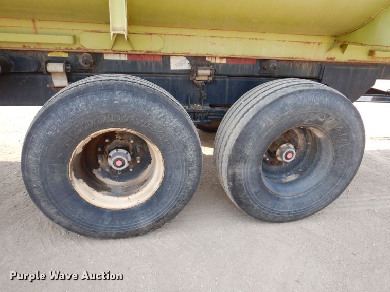 image for item IN9811 2003 CH TLR-1050  roll-off grain trailer