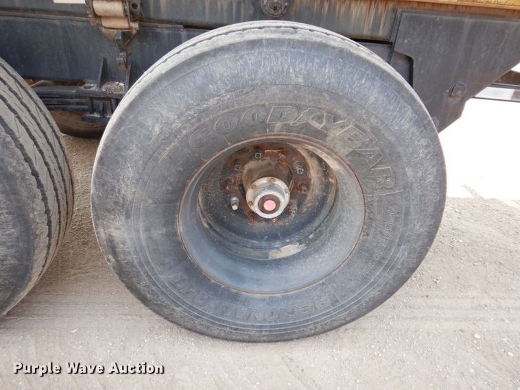 image for item IN9811 2003 CH TLR-1050  roll-off grain trailer