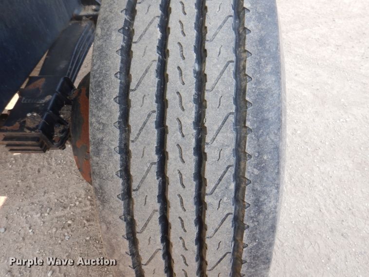 image for item IN9811 2003 CH TLR-1050  roll-off grain trailer