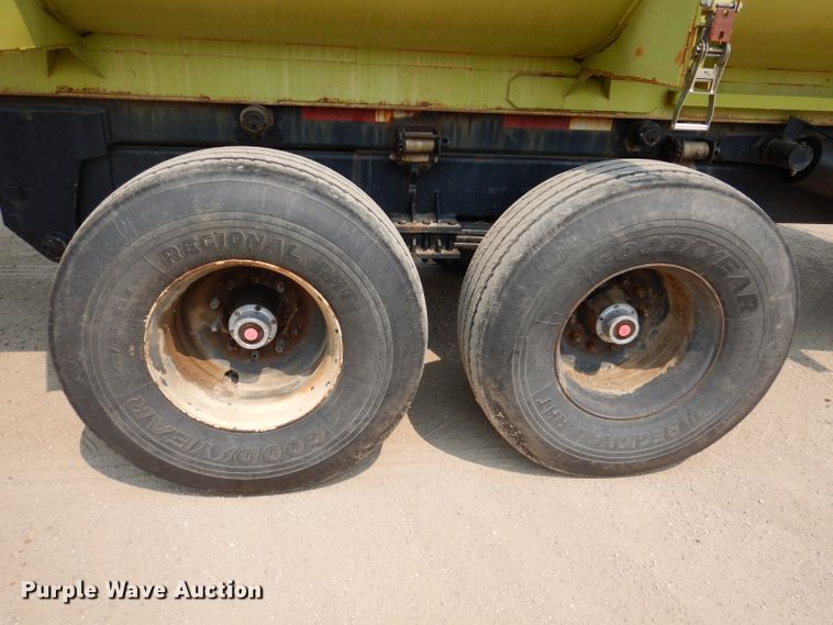 image for item IN9811 2003 CH TLR-1050  roll-off grain trailer