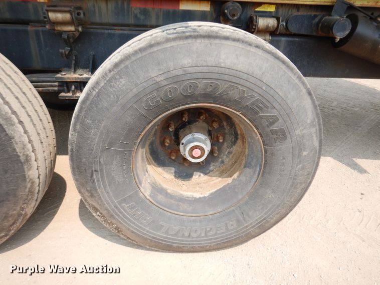 image for item IN9811 2003 CH TLR-1050  roll-off grain trailer