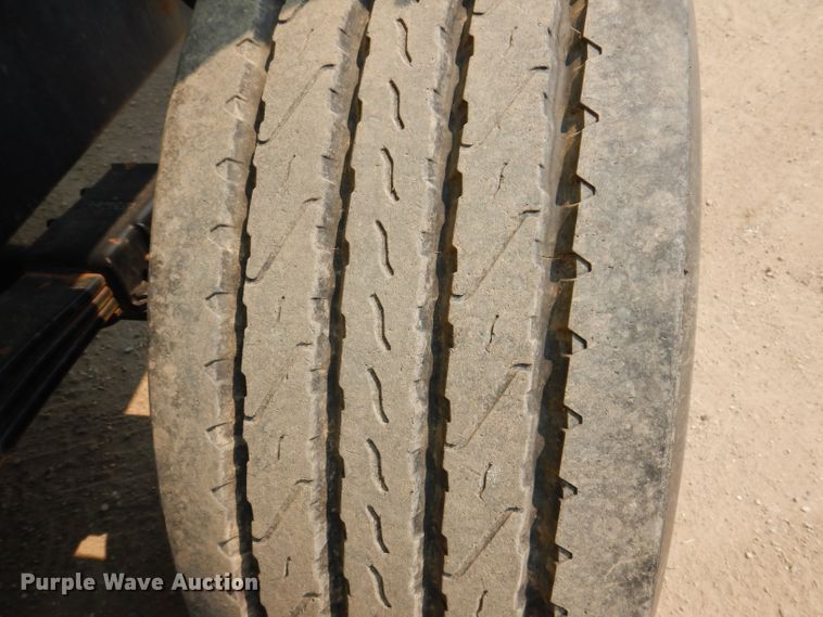 image for item IN9811 2003 CH TLR-1050  roll-off grain trailer