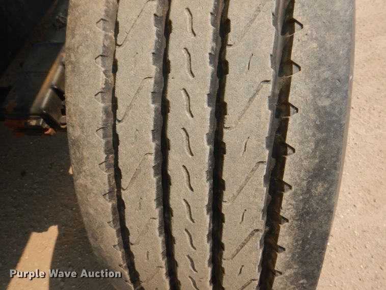 image for item IN9811 2003 CH TLR-1050  roll-off grain trailer