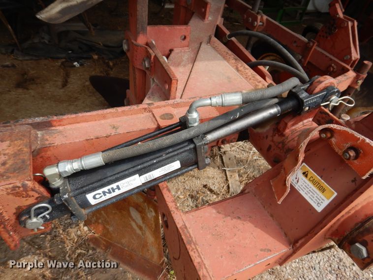 image for item IN9827 International 140  three bottom two-way plow