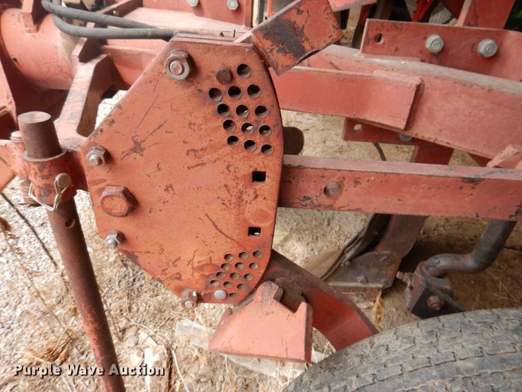 image for item IN9827 International 140  three bottom two-way plow