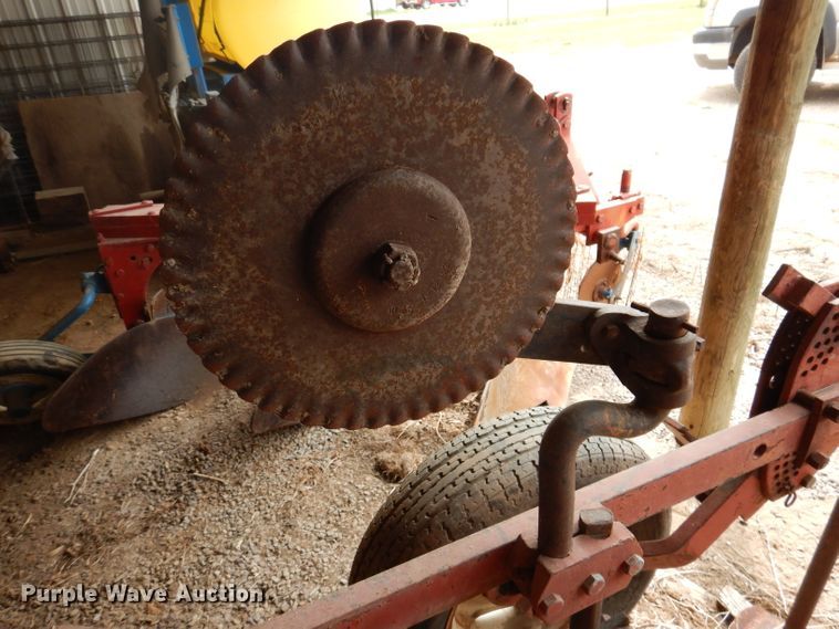 image for item IN9827 International 140  three bottom two-way plow