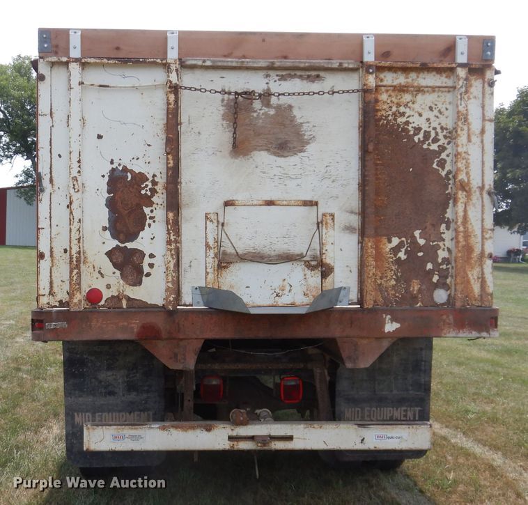 image for item IN9830 1975 Chevrolet C60  grain truck