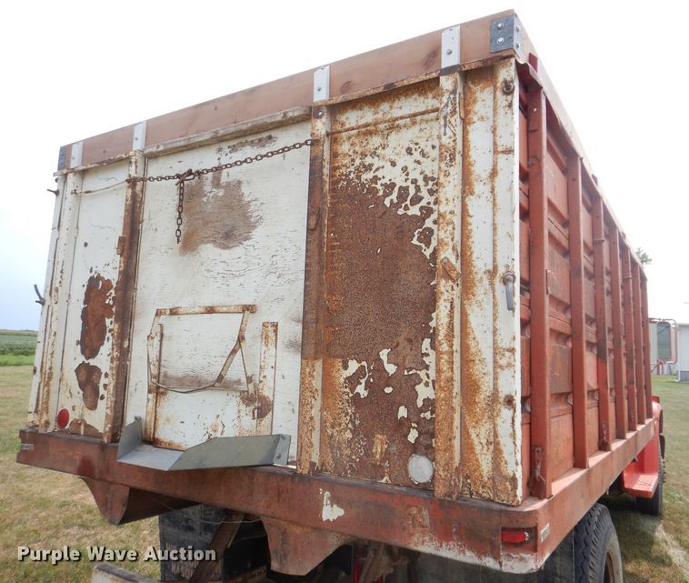 image for item IN9830 1975 Chevrolet C60  grain truck