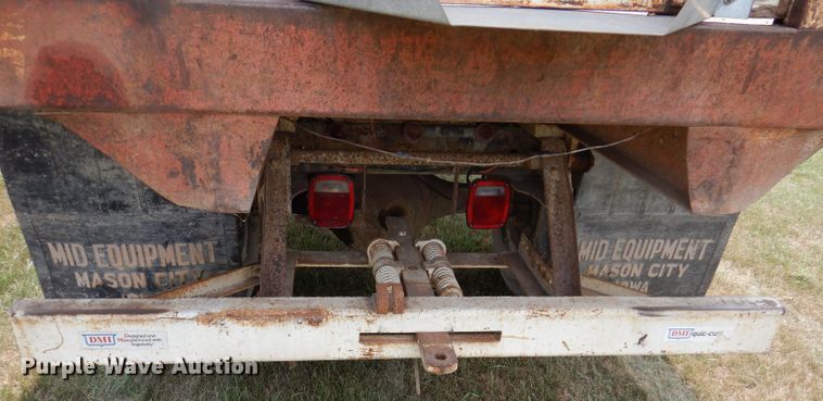 image for item IN9830 1975 Chevrolet C60  grain truck