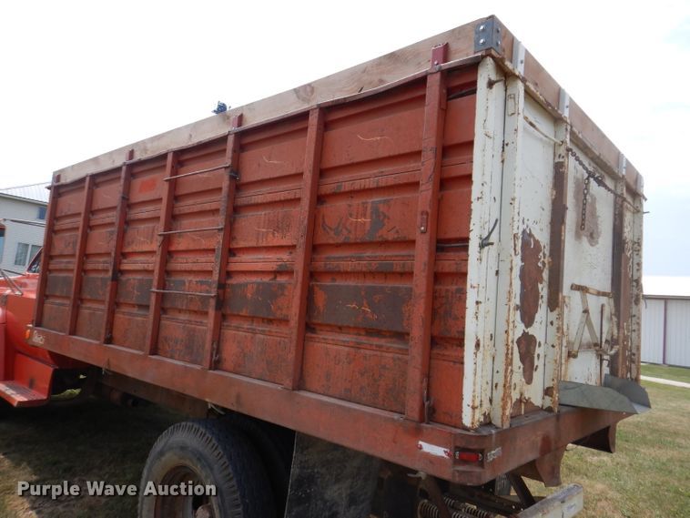 image for item IN9830 1975 Chevrolet C60  grain truck