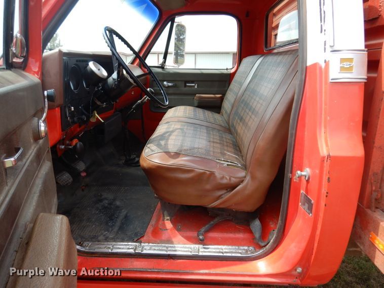 image for item IN9830 1975 Chevrolet C60  grain truck