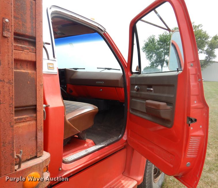 image for item IN9830 1975 Chevrolet C60  grain truck