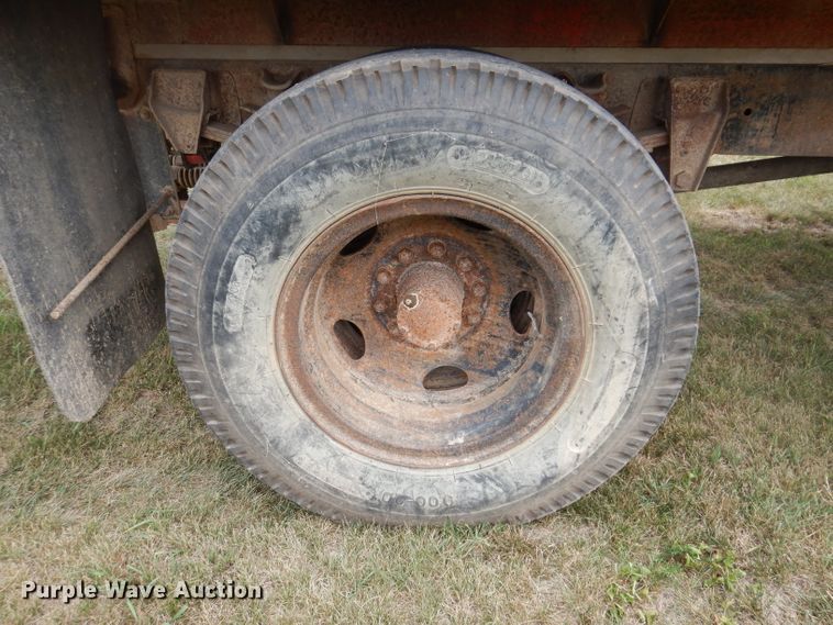 image for item IN9830 1975 Chevrolet C60  grain truck