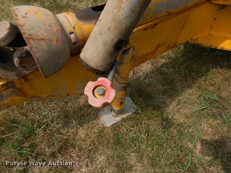 image for item IN9831 Vermeer PT18  tile trencher