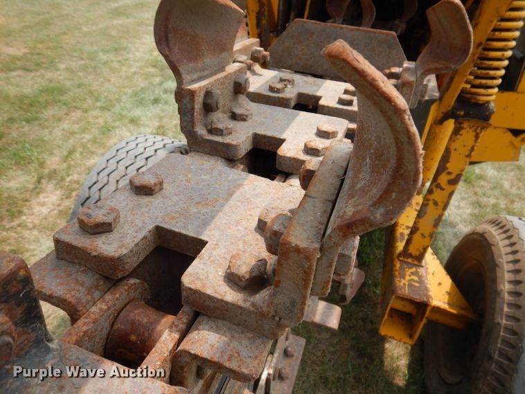 image for item IN9831 Vermeer PT18  tile trencher