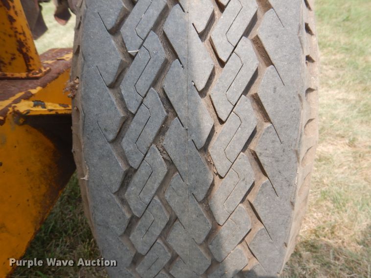 image for item IN9831 Vermeer PT18  tile trencher