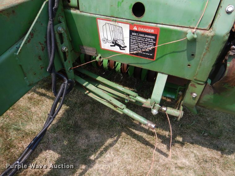 image for item IN9832 1994 John Deere 535  round baler