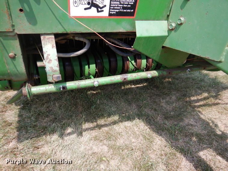image for item IN9832 1994 John Deere 535  round baler