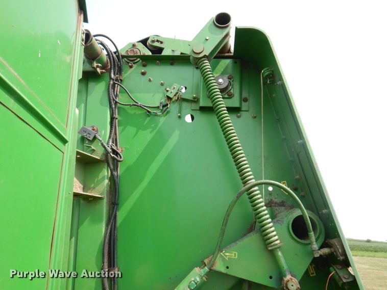 image for item IN9832 1994 John Deere 535  round baler