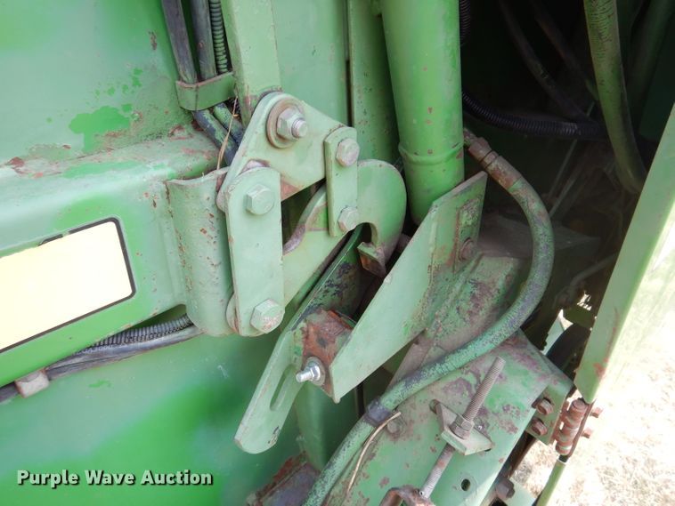 image for item IN9832 1994 John Deere 535  round baler