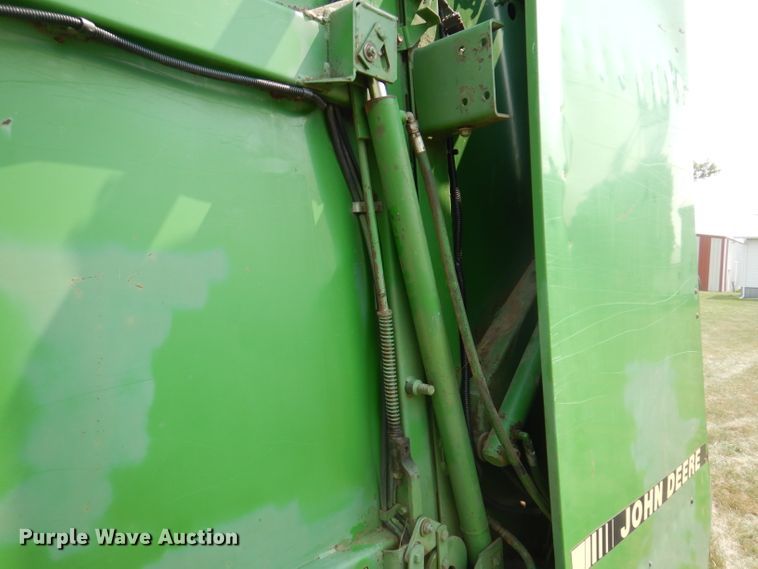 image for item IN9832 1994 John Deere 535  round baler