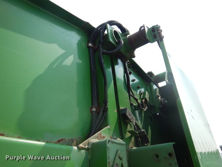 image for item IN9832 1994 John Deere 535  round baler