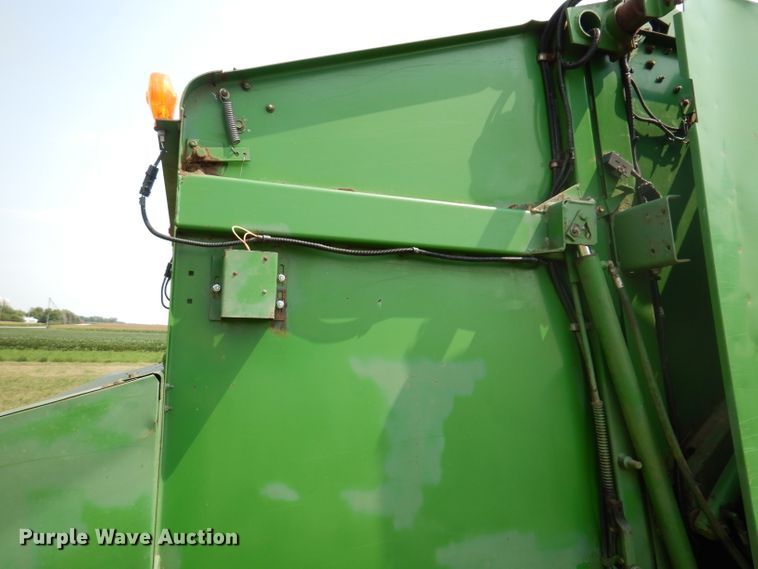 image for item IN9832 1994 John Deere 535  round baler
