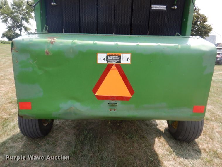 image for item IN9832 1994 John Deere 535  round baler