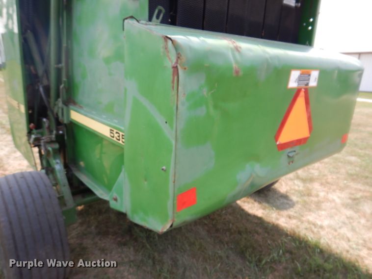 image for item IN9832 1994 John Deere 535  round baler