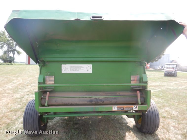 image for item IN9832 1994 John Deere 535  round baler