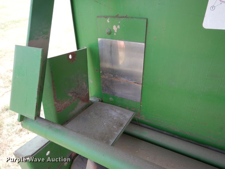 image for item IN9832 1994 John Deere 535  round baler