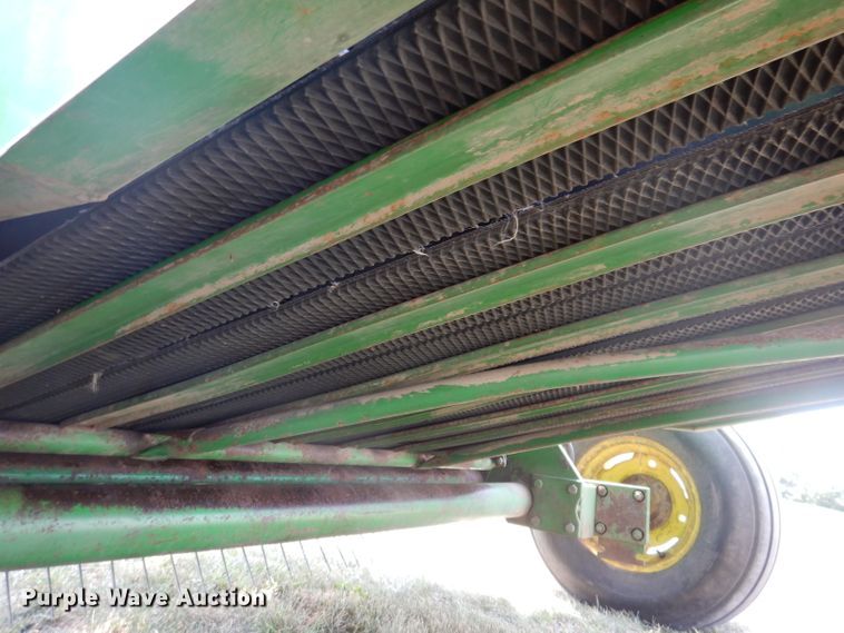 image for item IN9832 1994 John Deere 535  round baler