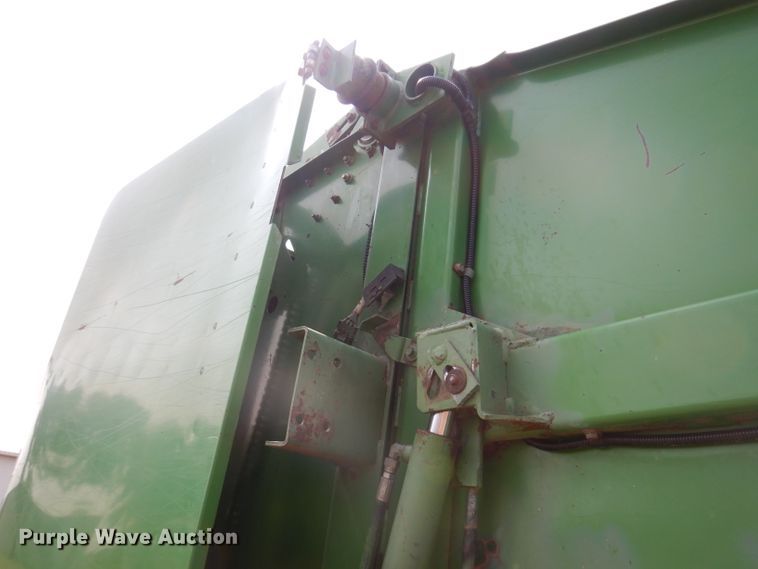 image for item IN9832 1994 John Deere 535  round baler