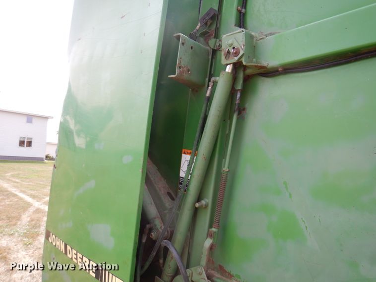 image for item IN9832 1994 John Deere 535  round baler