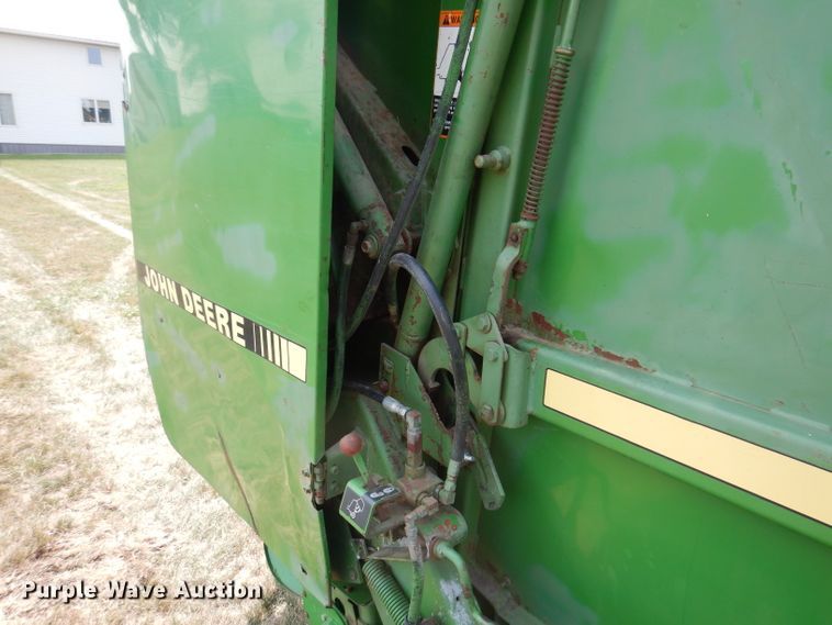 image for item IN9832 1994 John Deere 535  round baler