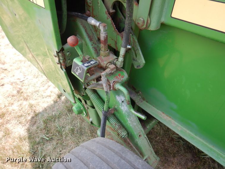 image for item IN9832 1994 John Deere 535  round baler
