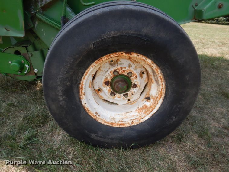 image for item IN9832 1994 John Deere 535  round baler