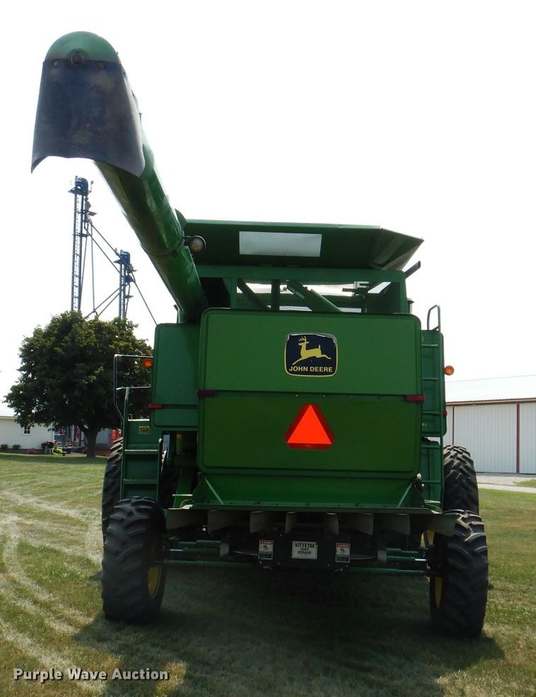 image for item IN9833 1986 John Deere 8820 Titan II  combine