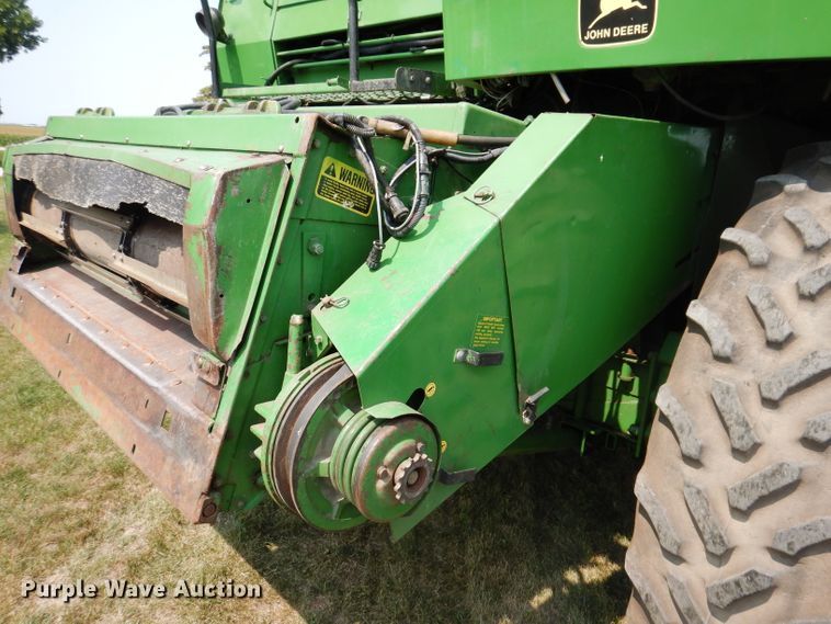 image for item IN9833 1986 John Deere 8820 Titan II  combine
