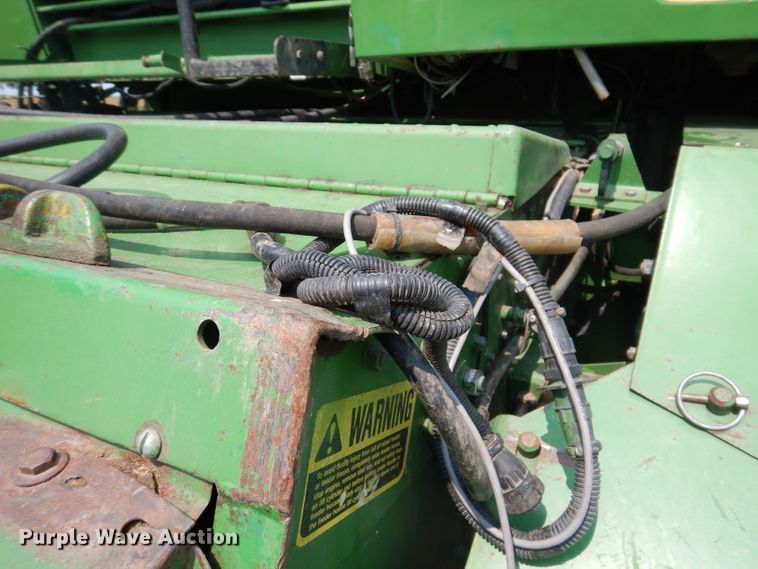 image for item IN9833 1986 John Deere 8820 Titan II  combine