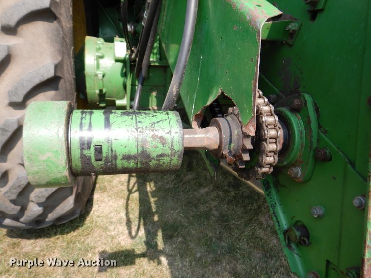 image for item IN9833 1986 John Deere 8820 Titan II  combine