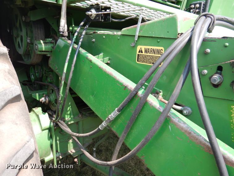 image for item IN9833 1986 John Deere 8820 Titan II  combine