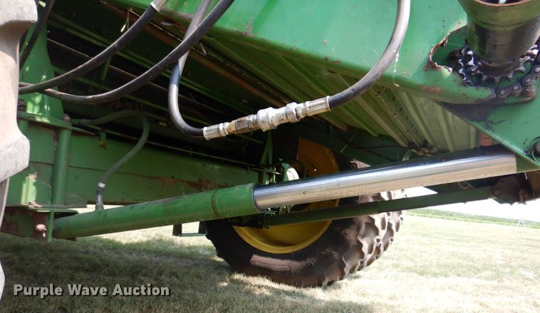 image for item IN9833 1986 John Deere 8820 Titan II  combine