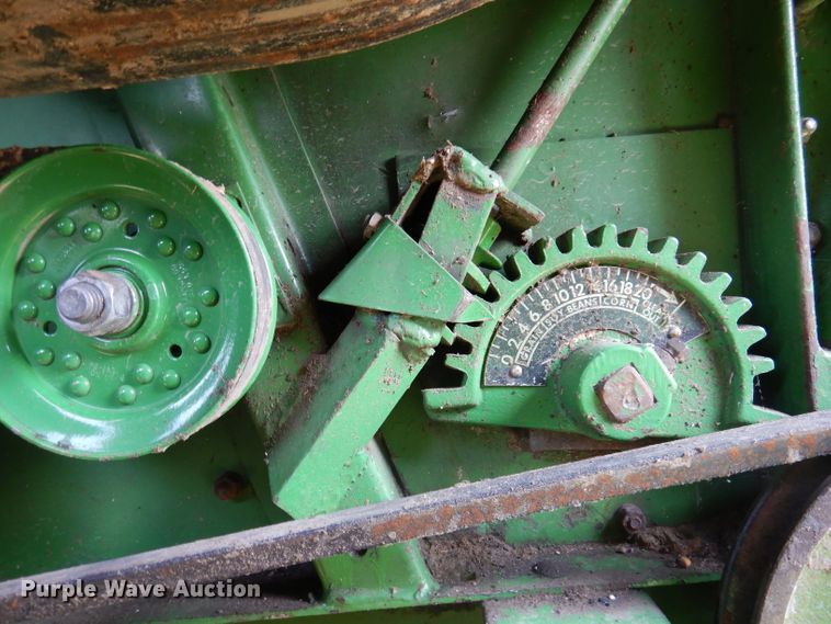 image for item IN9833 1986 John Deere 8820 Titan II  combine