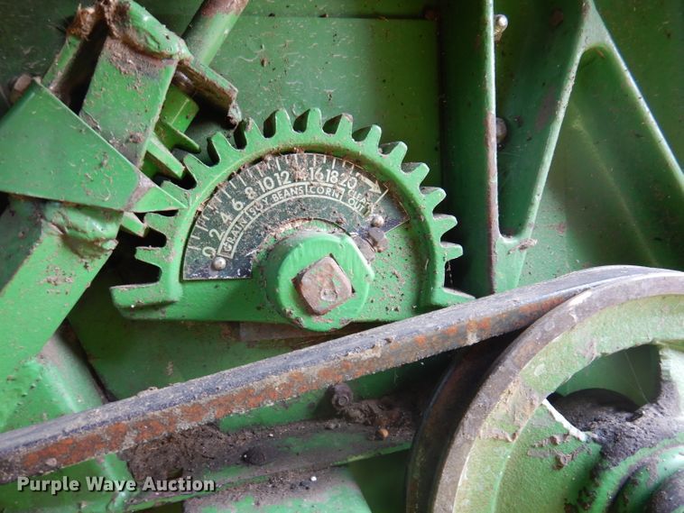 image for item IN9833 1986 John Deere 8820 Titan II  combine